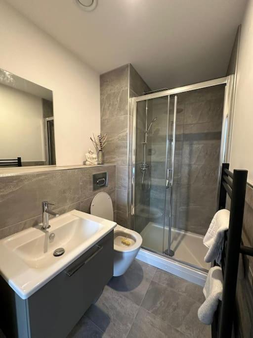 Stylish Central York Apartment Free Parking & Gym 外观 照片