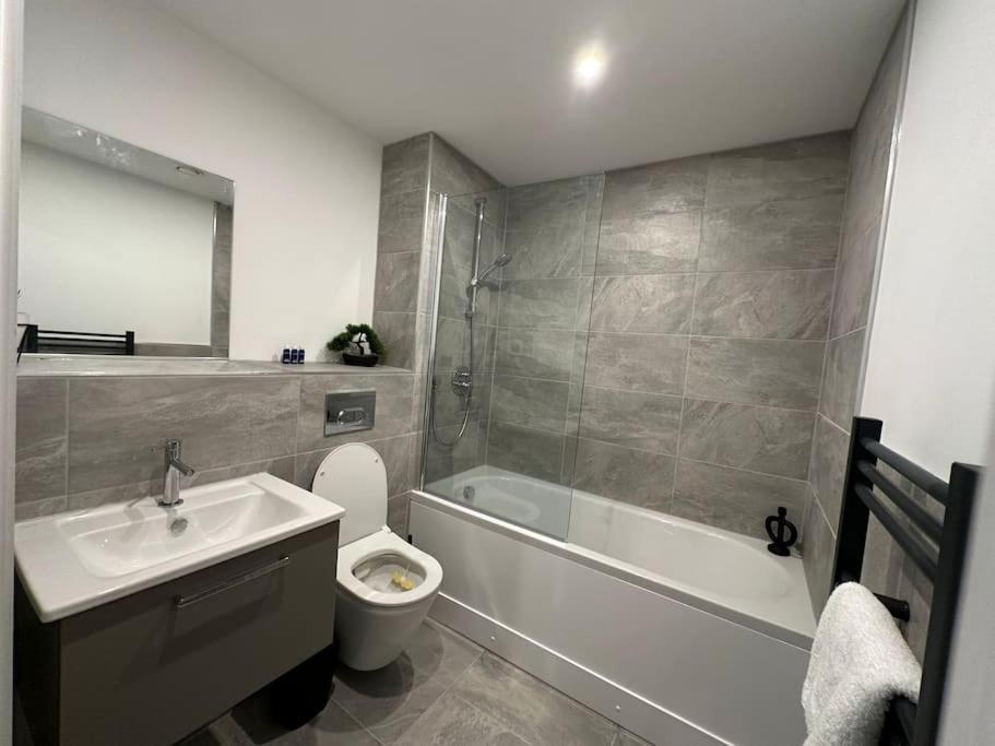 Stylish Central York Apartment Free Parking & Gym 外观 照片
