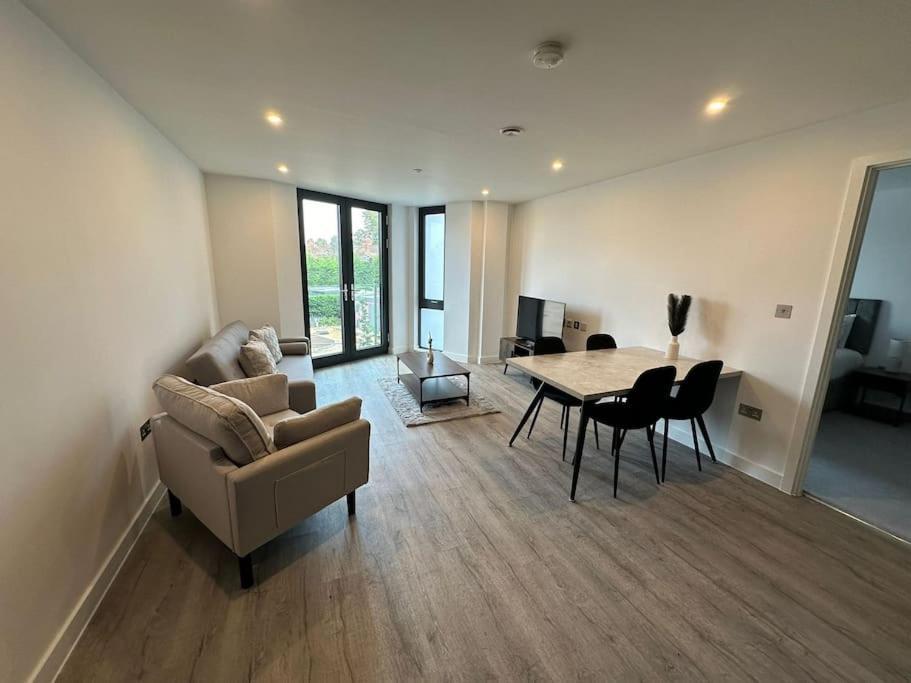 Stylish Central York Apartment Free Parking & Gym 外观 照片