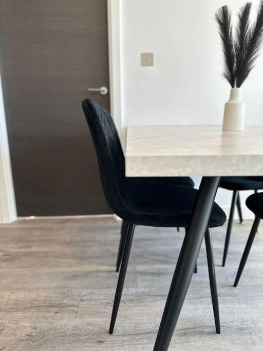 Stylish Central York Apartment Free Parking & Gym 外观 照片