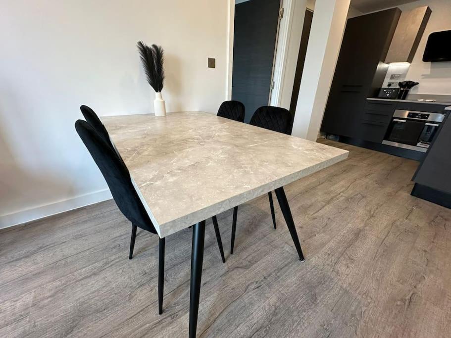 Stylish Central York Apartment Free Parking & Gym 外观 照片